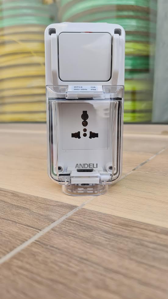 Weather-proof Switch with Universal Socket | WPC4