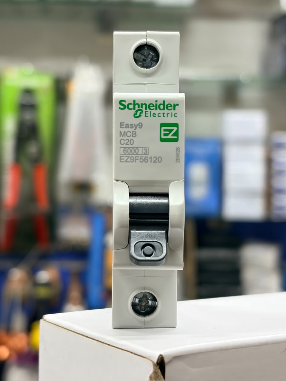 SCHNEIDER ELECTRIC EASY 9MCB MINIATURE CIRCUIT BREAKER (MODEL EZ9F56120 OR SIMILIAR C2PR/C20 20A SINGLE-POLE UNIT