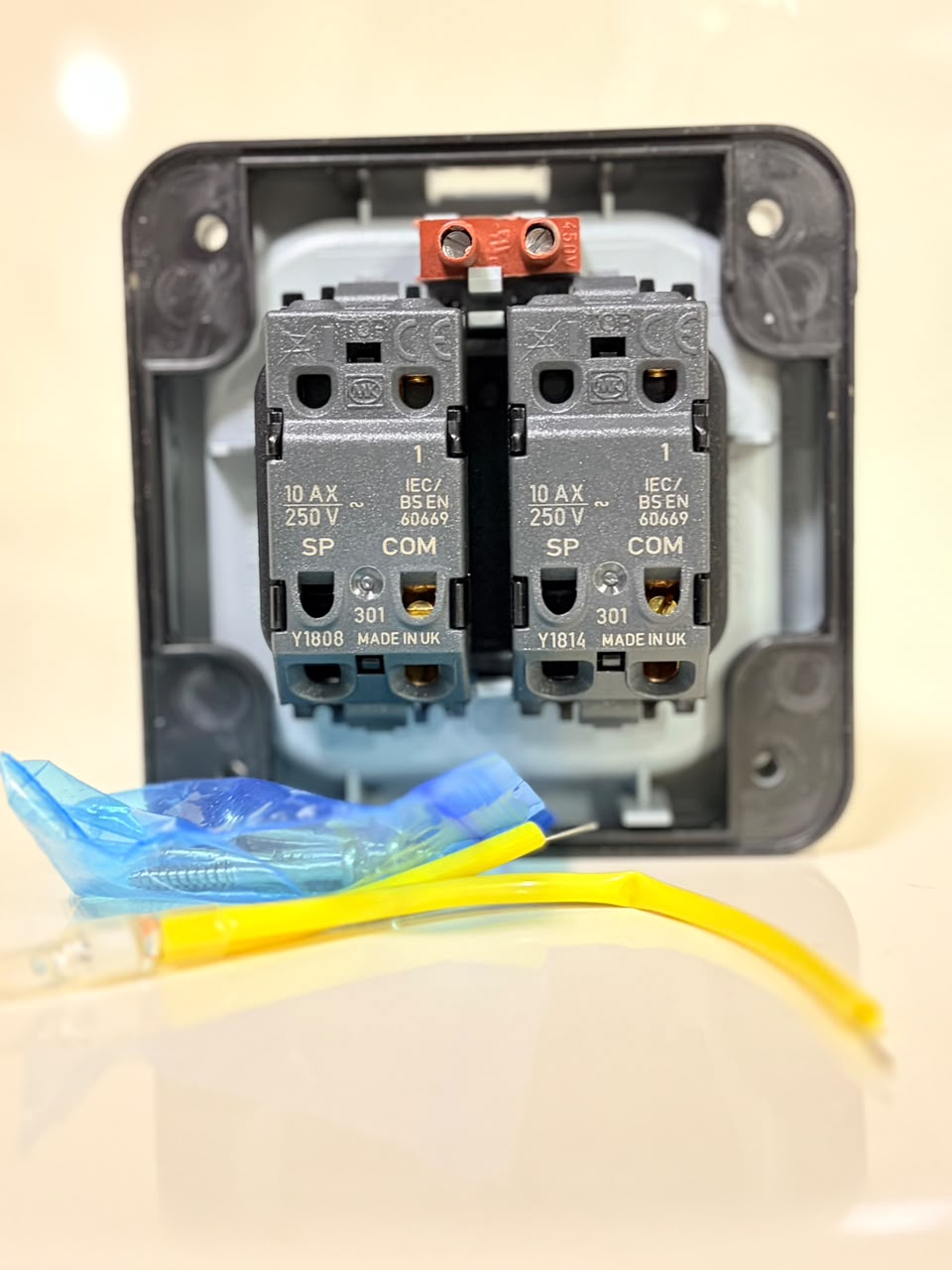 MK Masterseal Plus IP66 2-Gang Weatherproof Switch \ K56402GRY