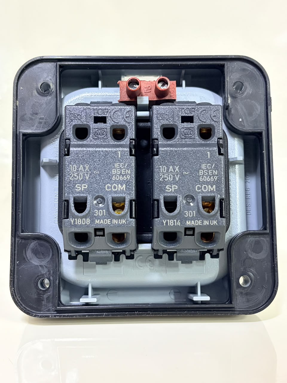 MK Masterseal Plus IP66 2-Gang Weatherproof Switch \ K56402GRY