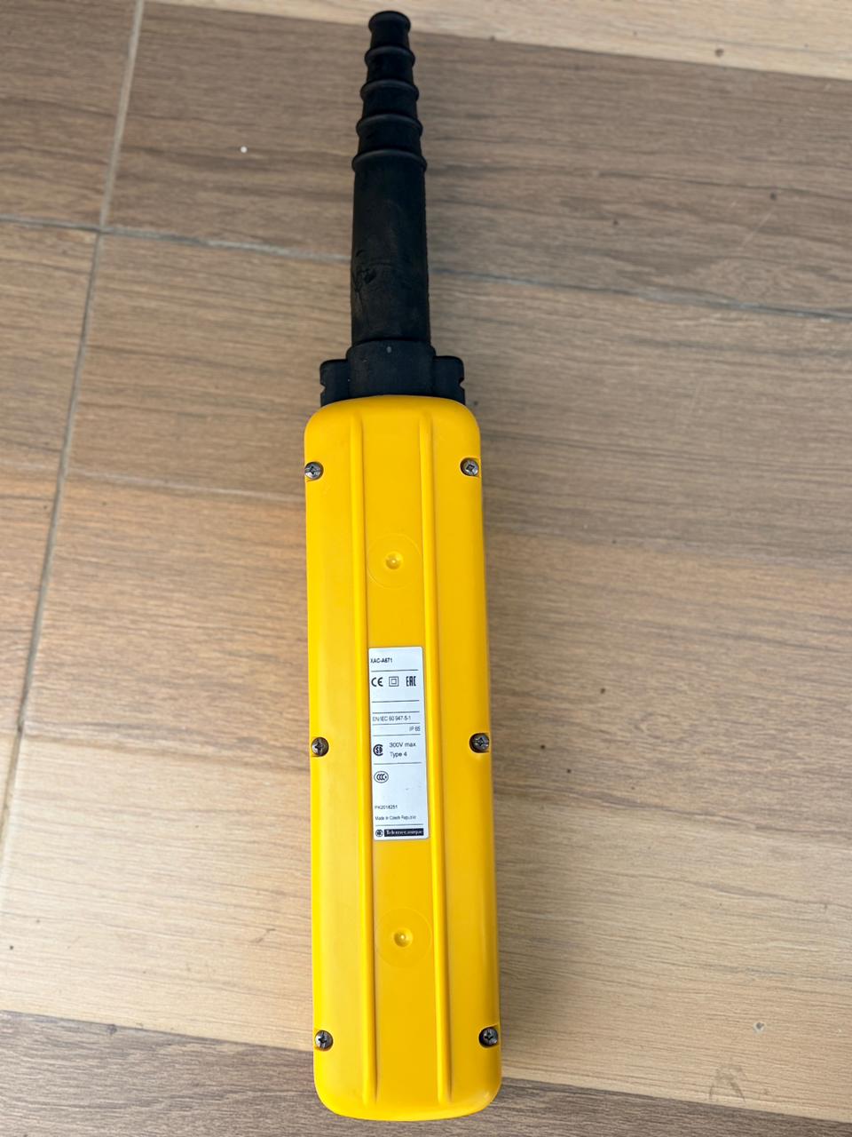 Schneider Electric Harmony XACA671 Pendant Control Station Designed For Single-Speed Crane And Hoist Operations